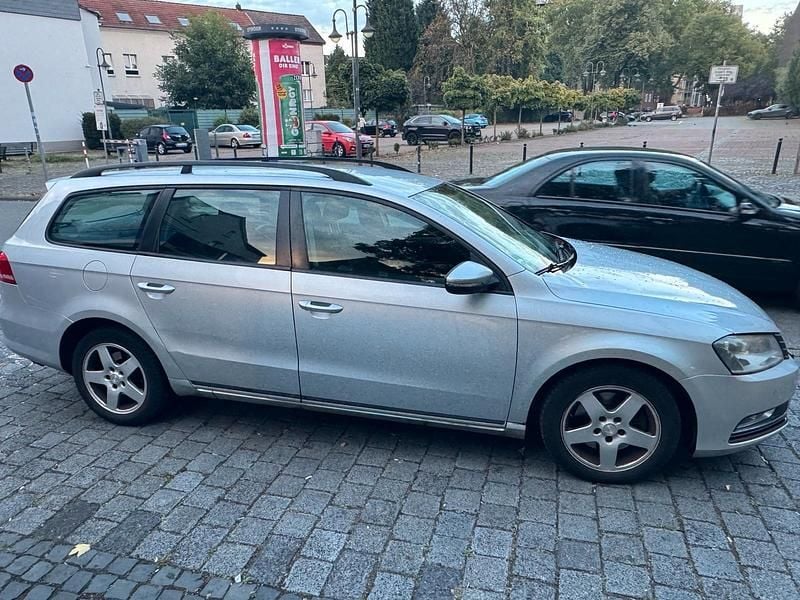 Gebraucht VW Passat 140 PS (102 kW) 2012 Silber Kombi