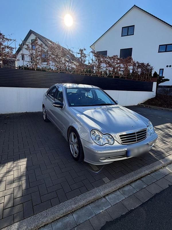 Gebraucht Mercedes C320 225 PS (165 kW) 2005 Silber Limousine