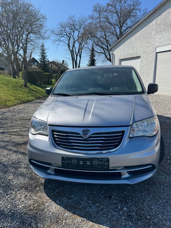 Gebraucht Lancia Voyager Silver 177 PS (130 kW) 2014 Silber Van / Kleinbus