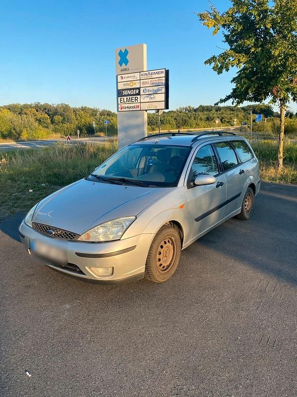 Grau Gebraucht 2001 Ford Focus Kombi | 1.000 € - Bild 1/4