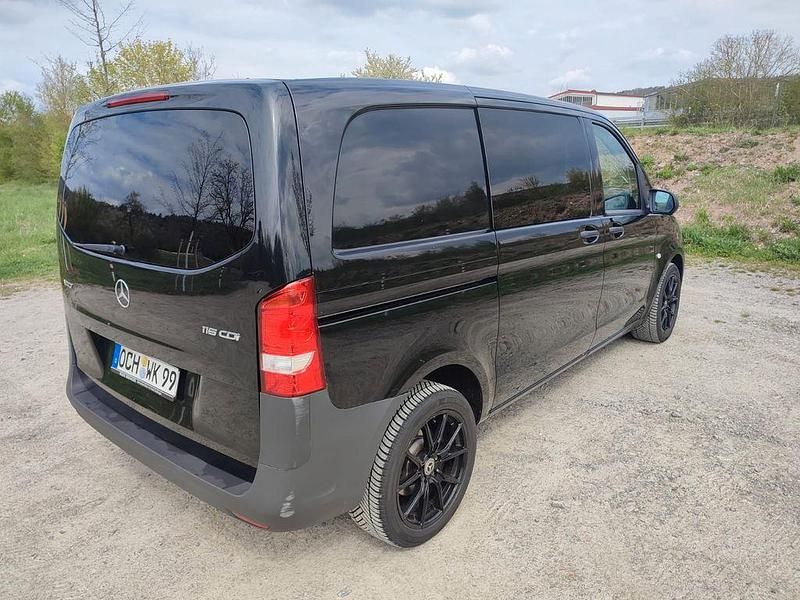 Usado Mercedes Vito 163 HP (119 kW) 2017 Preto Van