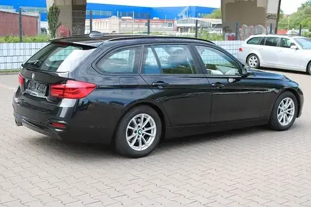 Gebraucht BMW 320 Efficient Dynamics 163 PS (119 kW) 2017 Black sapphire metallic Kombi