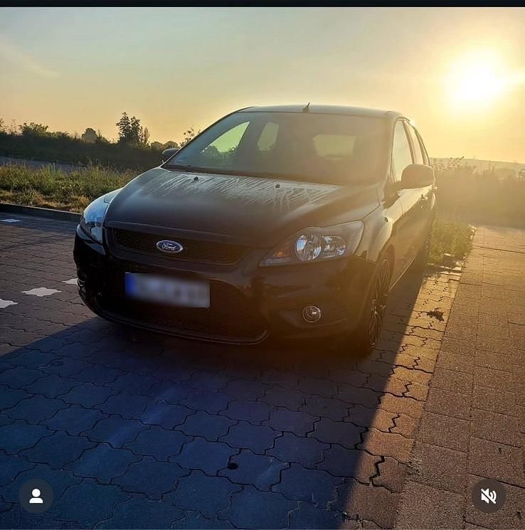 Schwarz Gebraucht 2010 Ford Focus Limousine | 3.888 € (Etwas zu teuer) - Bild 1/4