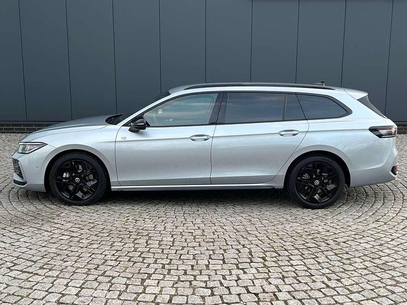 Neu VW Passat Style 193 PS (141 kW) 2026 Oyster silver metallic Kombi