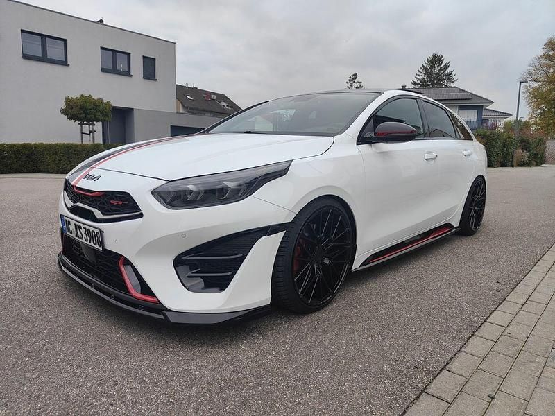 Weiß Gebraucht 2022 Kia ProCeed GT Kleinwagen | 29.300 € (Etwas zu teuer) - Bild 1/4