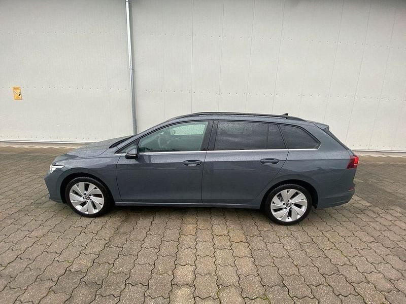 Second-hand VW Golf VIII Style 150 CP (110 kW) 2025 Albastru Berlinǎ