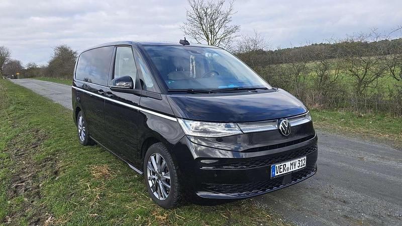Gebraucht VW Multivan Style 150 PS (110 kW) 2023 Schwarz Van