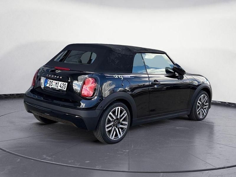 Second-hand Mini Cooper Cabriolet Classic 163 CP (119 kW) 2026 Negru Cabrio