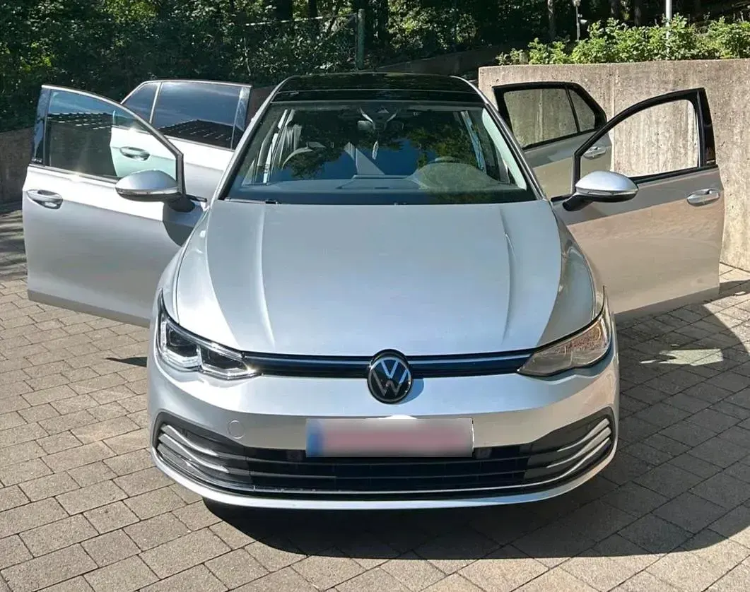 Gebraucht VW Golf VIII 150 PS (110 kW) 2021 Silber Limousine