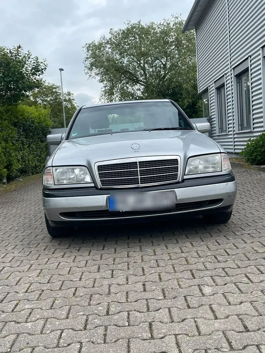 Gebraucht Mercedes C180 122 PS (89 kW) 1997 Silber Limousine
