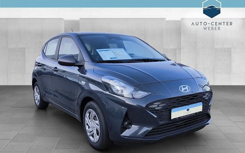 Grau Neu 2025 Hyundai i10 Select Kleinwagen | 17.560 € (Fairer Preis) - Bild 1/4