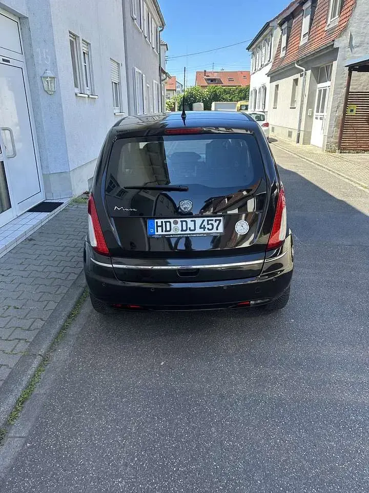 Gebraucht Lancia Musa 95 PS (69 kW) 2010 Braun Van / Kleinbus