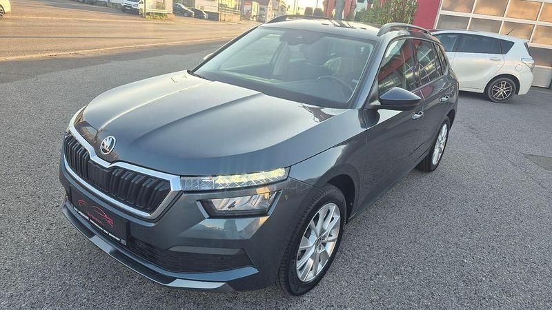 Grau Gebraucht 2021 Skoda Kamiq Ambition SUV | 19.990 € (Guter Preis) - Bild 1/4