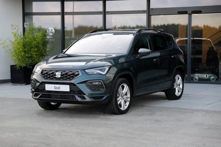Dark camouflage metallic Neu 2024 Seat Ateca FR SUV | 37.579 € (Fairer Preis) - Bild 1/4