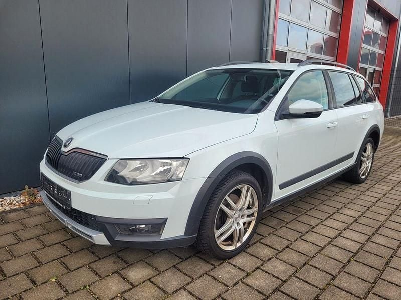 Weiß Gebraucht 2014 Skoda Octavia Scout 4x4 Kombi | 6.400 € (Guter Preis) - Bild 1/4