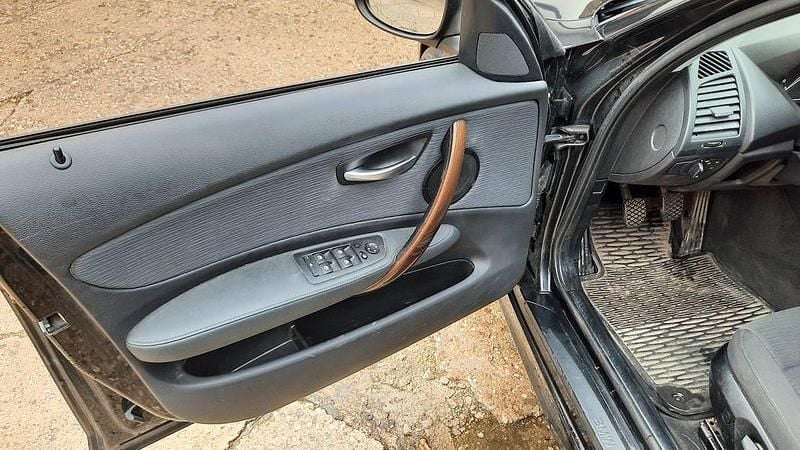 Gebraucht BMW 116 122 PS (89 kW) 2011 Schwarz Kleinwagen