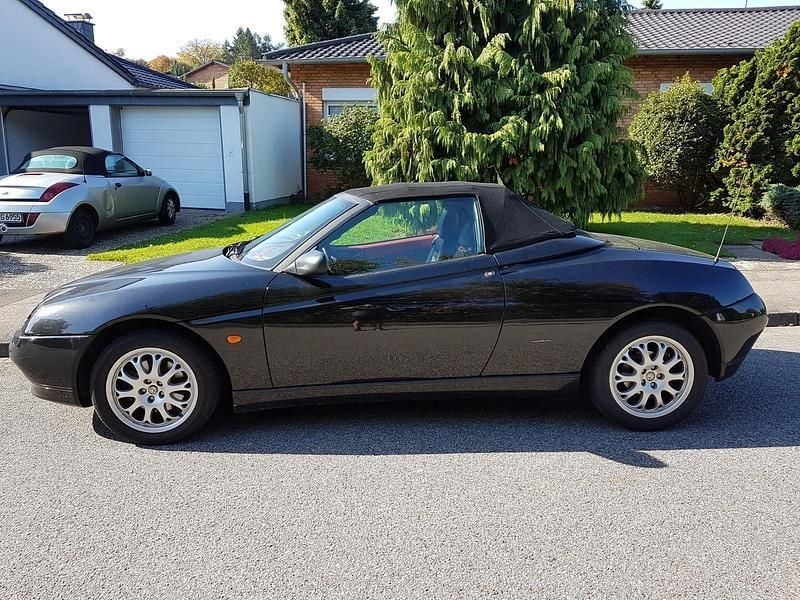 Schwarz Gebraucht 1999 Alfa Romeo Spider Cabrio | 5.555 € - Bild 1/4