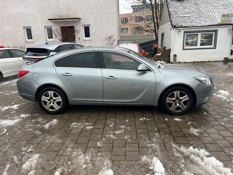 Gebraucht Opel Insignia Design Edition 131 PS (96 kW) 2011 Silber Limousine