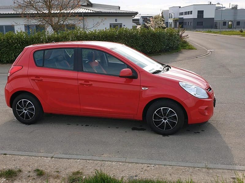 Gebraucht Hyundai i20 2012 Rot Kleinwagen