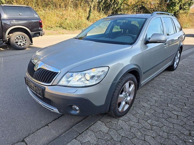 Second-hand Skoda Octavia Scout 4x4 140 CP (102 kW) 2011 Bej Break