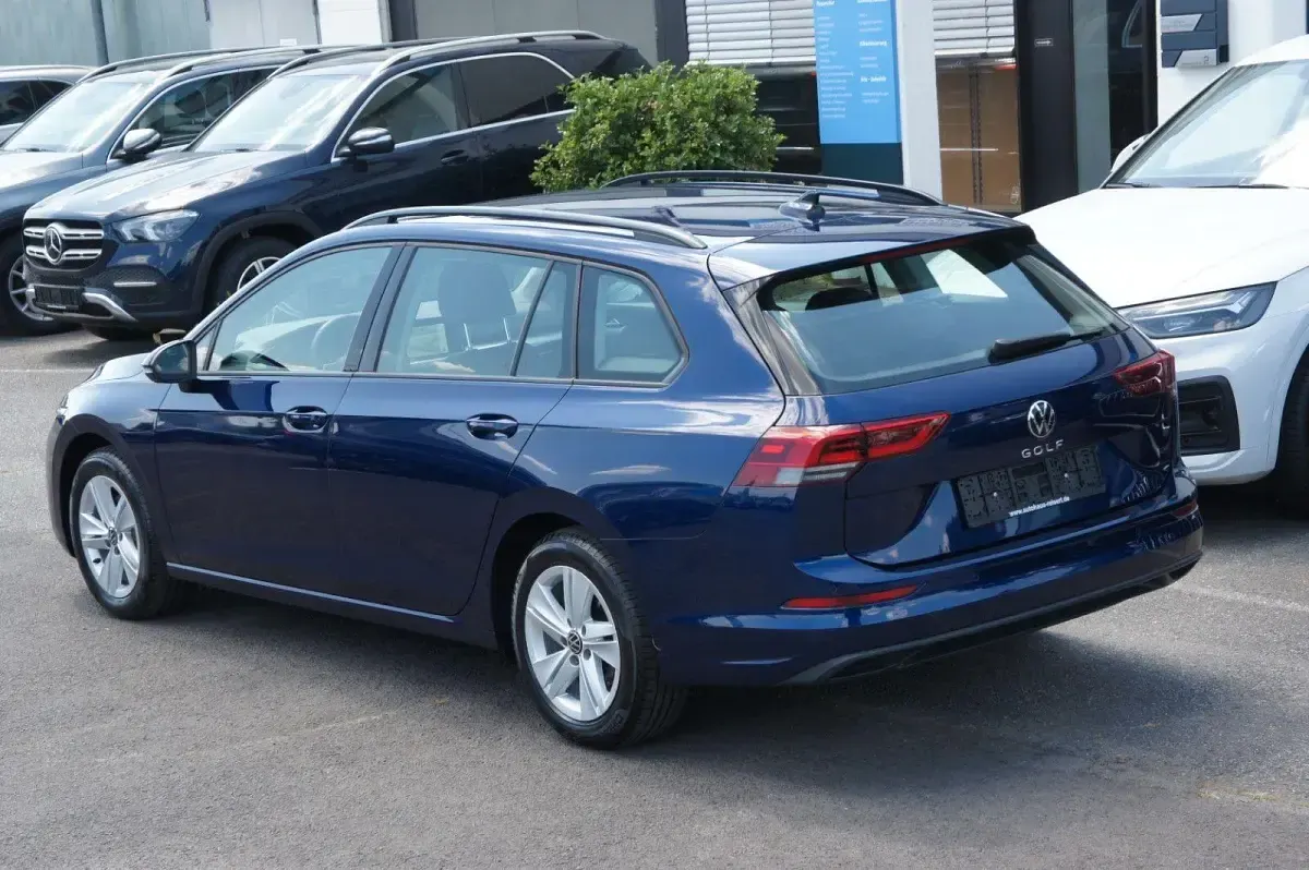 Gebraucht VW Golf VIII Life 131 PS (96 kW) 2022 Blau Kombi