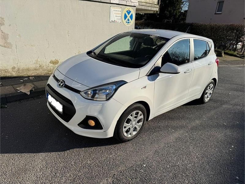 Weiß Gebraucht 2014 Hyundai i10 Trend Kleinwagen | 6.900 € (Fairer Preis) - Bild 1/4