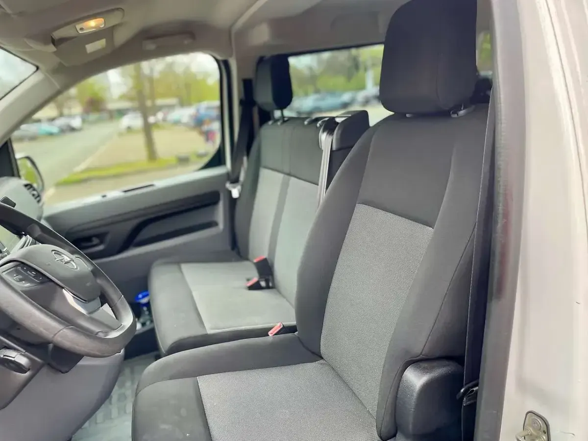 Gebraucht Opel Vivaro 120 PS (88 kW) 2022 Weiß Van / Kleinbus