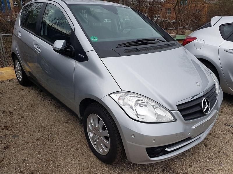 Gebraucht Mercedes A160 95 PS (69 kW) 2011 Silber Limousine