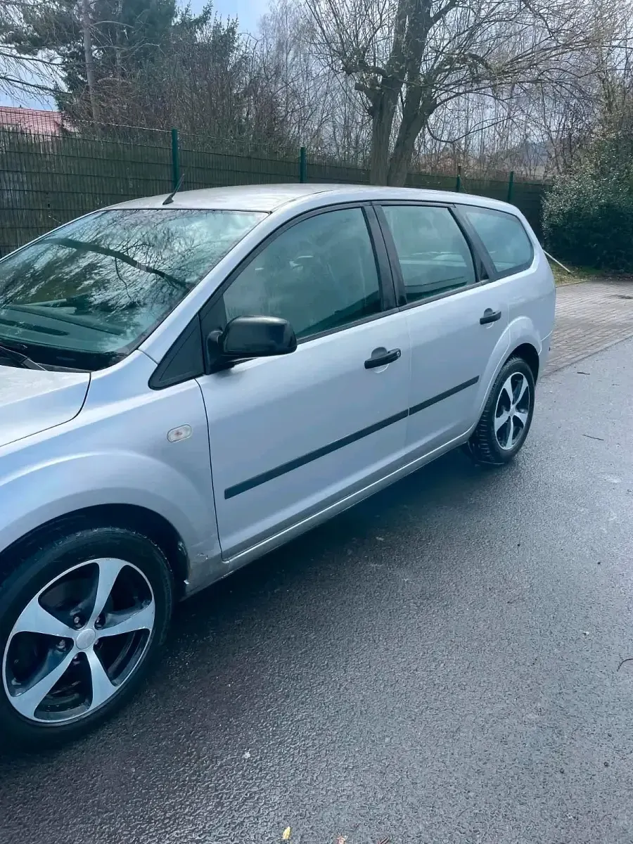 Gebraucht Ford Focus 115 PS (84 kW) 2006 Grau Kombi