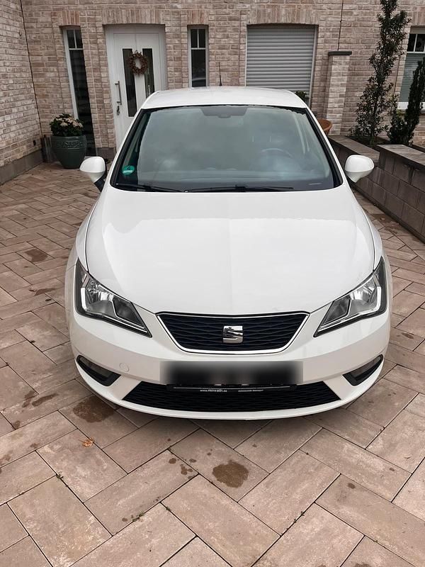 Weiß Gebraucht 2015 Seat Ibiza Kleinwagen | 5.700 € - Bild 1/4