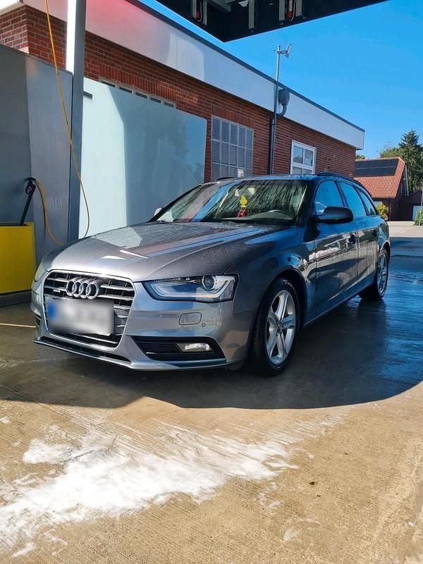 Grau Gebraucht 2015 Audi A4 Kombi | 9.500 € (Superpreis) - Bild 1/4