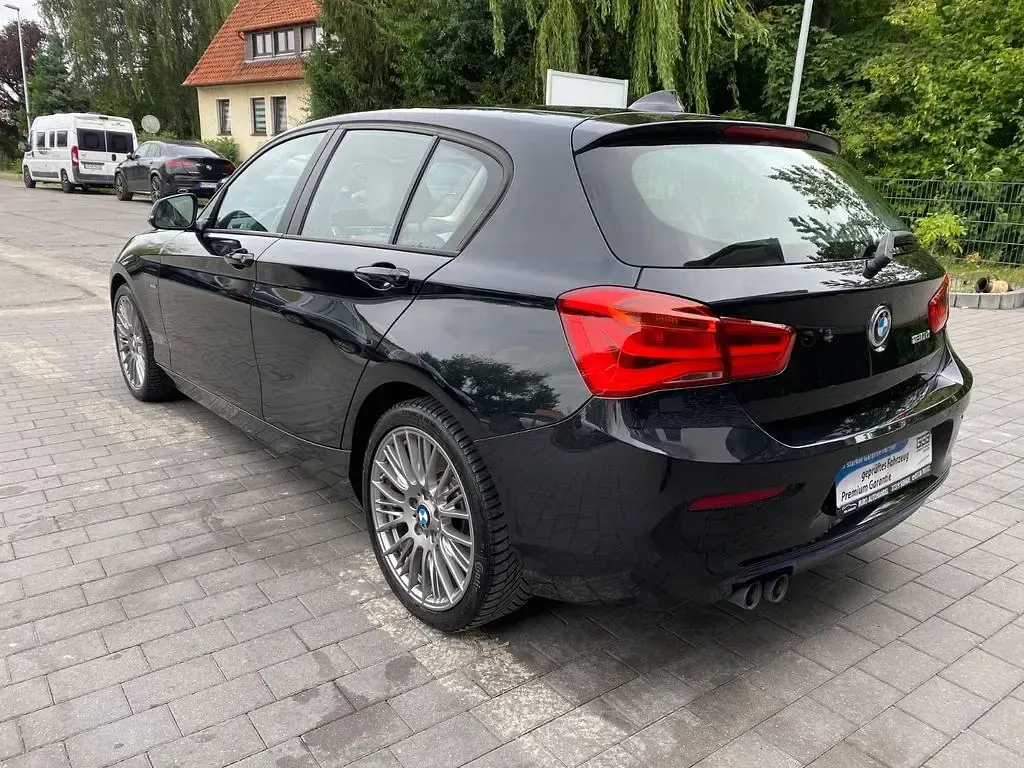 Gebraucht BMW 120 Sport Line 190 PS (139 kW) 2017 Schwarz Limousine