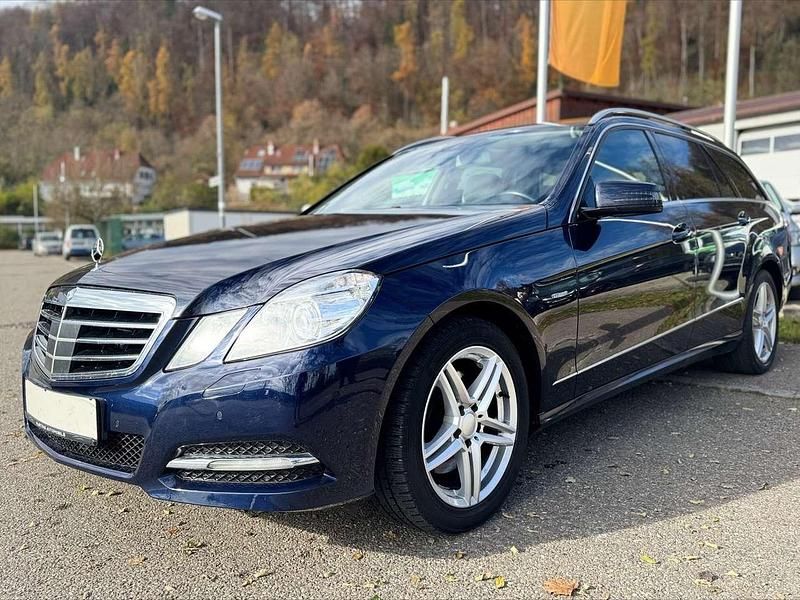 Cavansitblau metalliclack Gebraucht 2012 Mercedes E250 Kombi | 9.990 € (Fairer Preis) - Bild 1/4