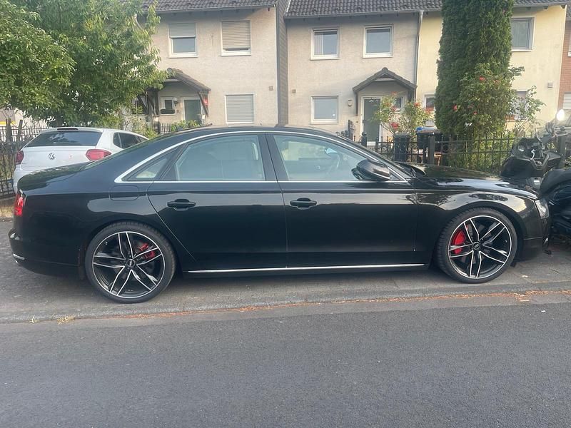 Schwarz Gebraucht 2010 Audi A8 Limousine | 15.999 € (Fairer Preis) - Bild 1/4