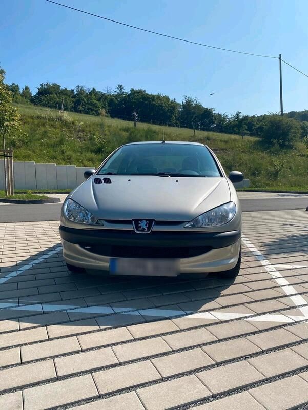 Grau Gebraucht 2005 Peugeot 206 Kleinwagen | 1.250 € (Guter Preis) - Bild 1/4