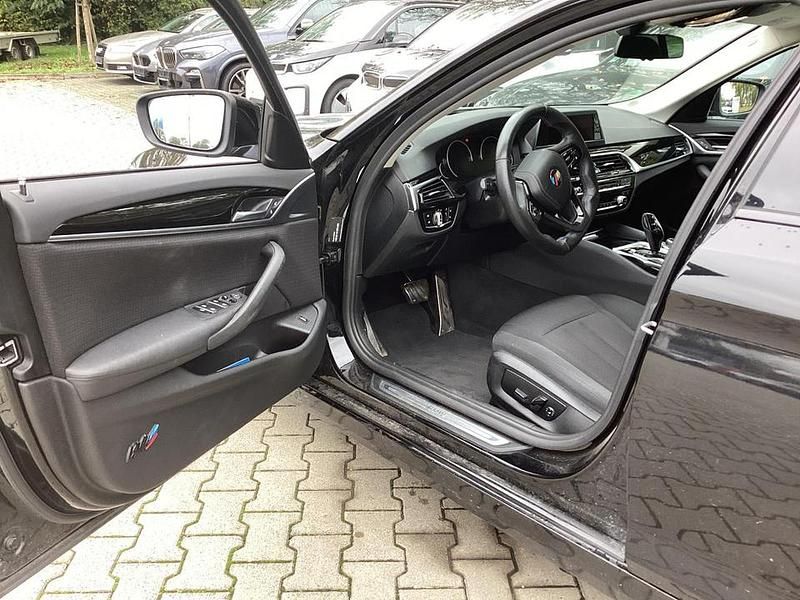 Gebraucht BMW 520 Sport Line 190 PS (139 kW) 2018 Schwarz uni Limousine