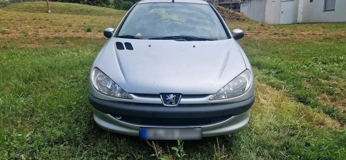 Gebraucht Peugeot 206 70 PS (51 kW) 2004 Silber Kleinwagen