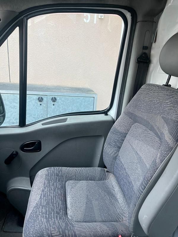 Second-hand Renault Master 116 CP (85 kW) 2005 Alb Monovolum