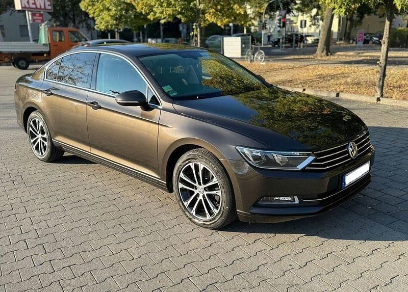 Braun Gebraucht 2015 VW Passat Comfortline Limousine | 16.000 € (Fairer Preis) - Bild 1/4