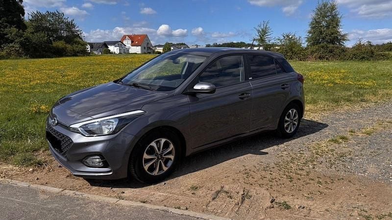 Grau Gebraucht 2020 Hyundai i20 Active Kleinwagen | 13.400 € - Bild 1/4