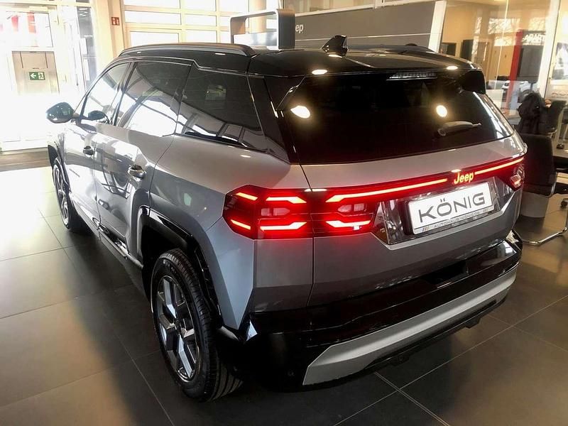 Gebraucht Jeep Compass 145 PS (106 kW) 2026 Yosemite grey mit dach in vulc SUV