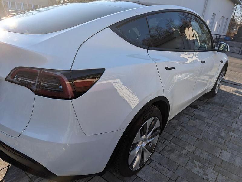Gebraucht Tesla Model Y Standard Range 220 kW (300 PS) 2024 Weiß SUV