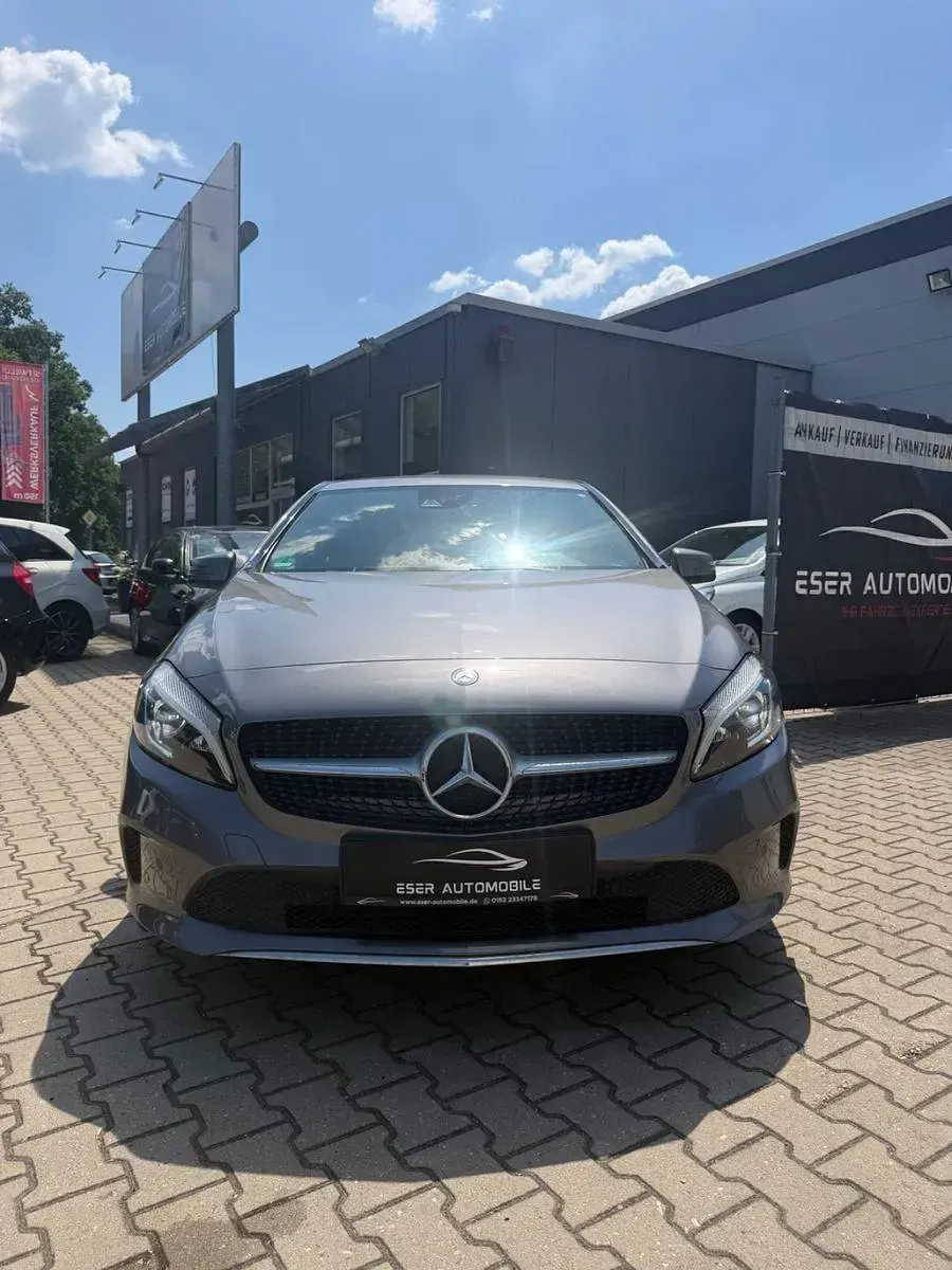 Gebraucht Mercedes A200 Urban 136 PS (100 kW) 2016 Grau Kleinwagen