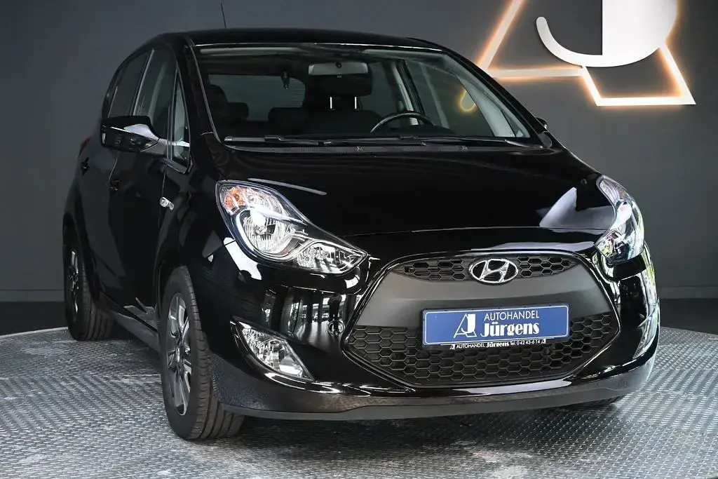 Gebraucht Hyundai i20 Space 125 PS (91 kW) 2019 Schwarz Kleinwagen