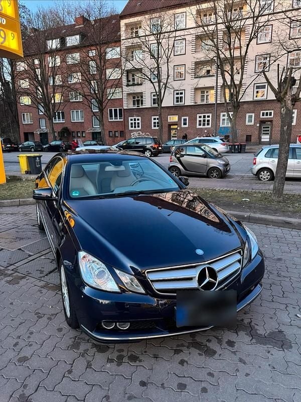 Gebraucht Mercedes E200 184 PS (135 kW) 2010 Blau Coupé