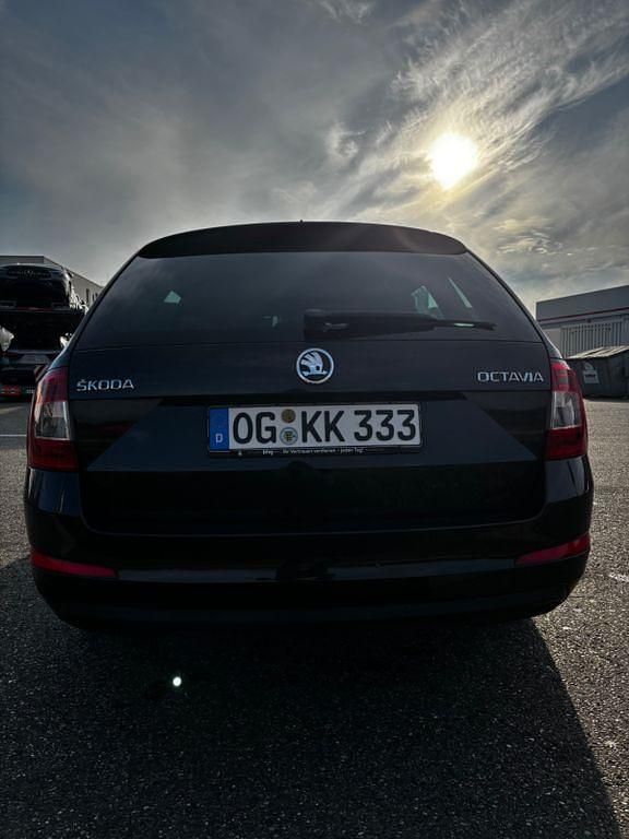 Gebraucht Skoda Octavia Elegance 150 PS (110 kW) 2014 Schwarz Kleinwagen