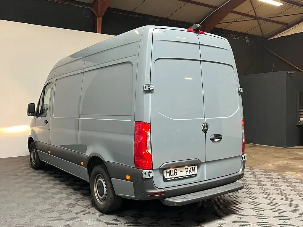 Gebraucht Mercedes Sprinter 170 PS (125 kW) 2022 Grau Van