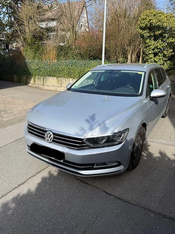 Gebraucht VW Passat Trendline 150 PS (110 kW) 2016 Silber Kombi