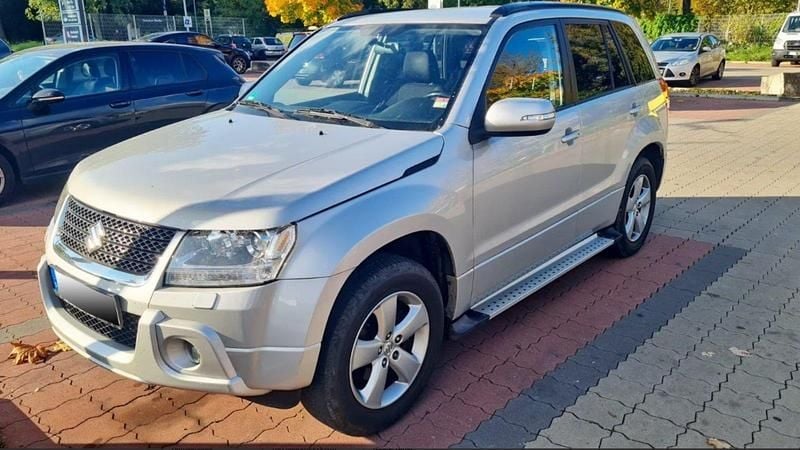 Gebraucht Suzuki Grand Vitara Comfort 169 PS (124 kW) 2012 Silber SUV
