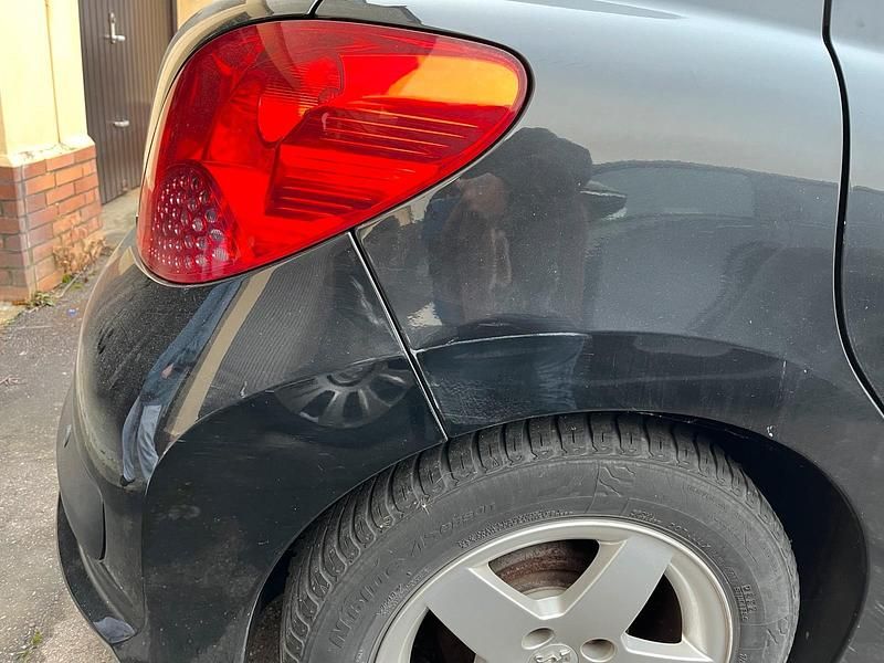 Gebraucht Peugeot 207 75 PS (55 kW) 2009 Schwarz Kleinwagen